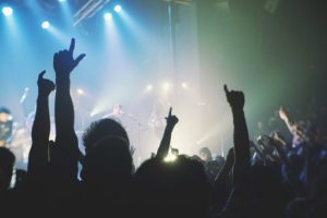 ライブハウスの観客②